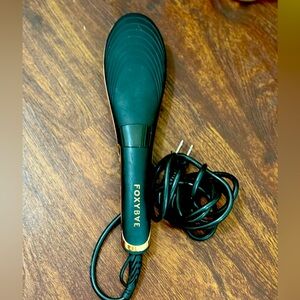 FOXYBAE Black Hair Straightening Brush